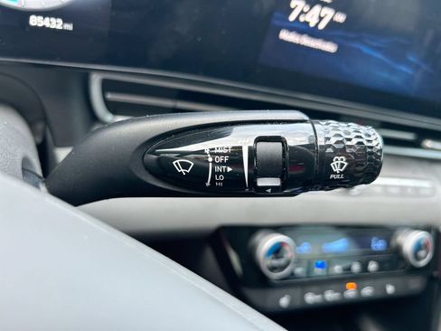 Used 2023 Hyundai Elantra SEL w/ Convenience Package FWD image 18