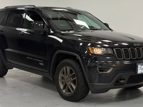 Used 2016 Jeep Grand Cherokee Laredo 75th Anniversary AWD/4WD image 6