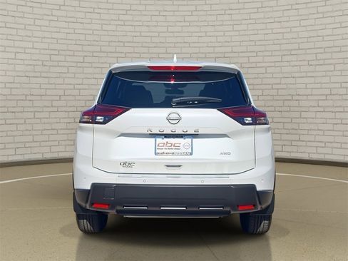 Used 2025 Nissan Rogue SV image 6
