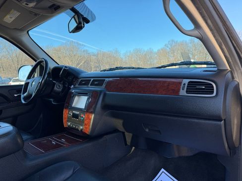 Used 2012 Chevrolet Avalanche LTZ image 19