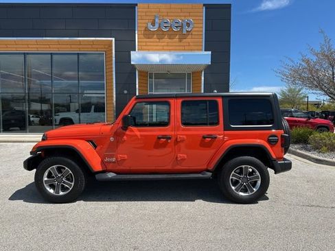 Used 2019 Jeep Wrangler Unlimited Sahara w/ Cold Weather Group AWD/4WD image 10