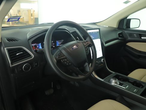 Certified 2024 Ford Edge SE image 23