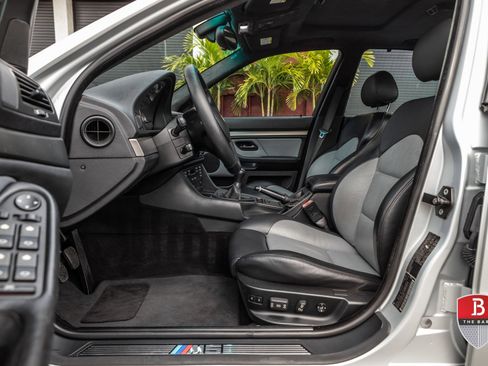 Used 2003 BMW M5 image 2