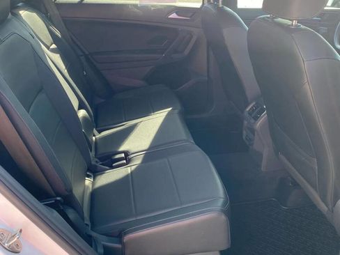 Used 2020 Volkswagen Tiguan SE R-Line image 28