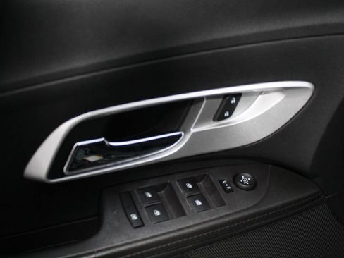 Used 2017 Chevrolet Equinox LS image 9