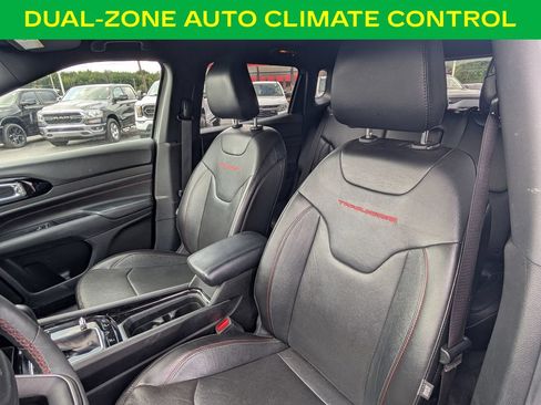 Used 2023 Jeep Compass Trailhawk w/ Trailhawk Elite Group AWD/4WD image 17