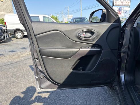 Used 2019 Jeep Cherokee Limited AWD/4WD image 22