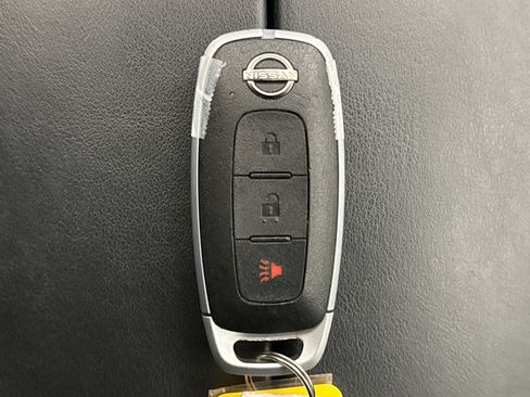 Used 2023 Nissan Rogue S AWD/4WD image 10
