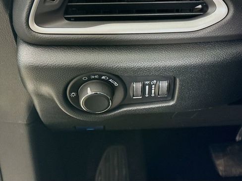 New 2026 Chrysler Voyager LX image 10