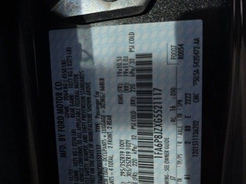 Used 2016 Ford Mustang Shelby GT350 w/ Technology Package image 29