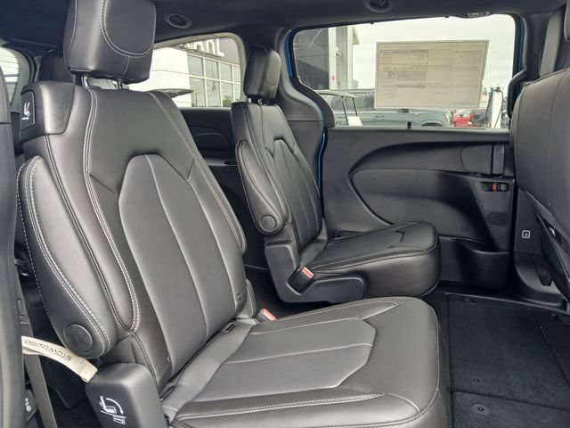New 2027 Chrysler Pacifica Select w/ Family Tech Group FWD image 19