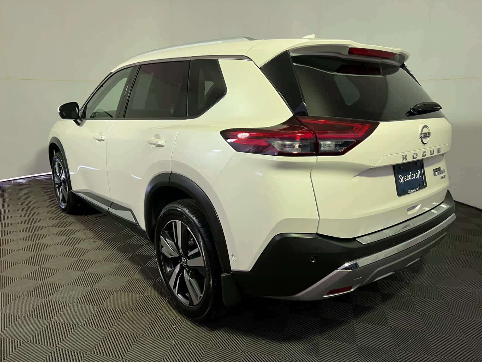 Used 2023 Nissan Rogue Platinum w/ Platinum Premium Package AWD/4WD image 5