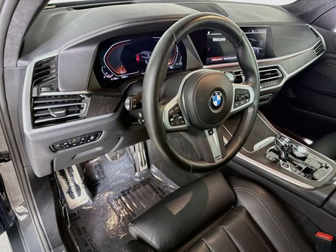 Used 2022 BMW X7 xDrive40i w/ M Sport Package AWD/4WD image 9