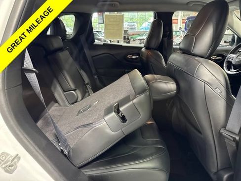 Certified 2021 Jeep Cherokee Latitude Plus AWD/4WD image 40