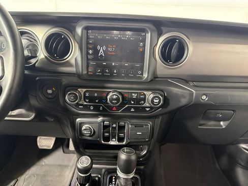 Used 2021 Jeep Gladiator Sport AWD/4WD image 16