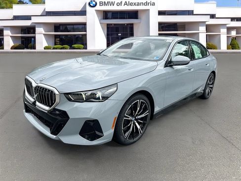 Used 2026 BMW 530i w/ M Sport Package RWD image 1
