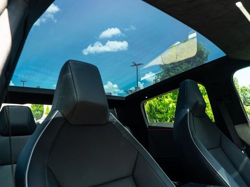 Used 2024 Tesla Cybertruck AWD Crew Cab image 30