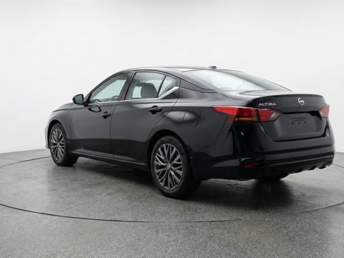 Used 2025 Nissan Altima 2.5 SV FWD image 6
