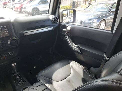 Used 2015 Jeep Wrangler Unlimited Sahara w/ Connectivity Group image 20