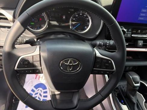 Used 2026 Toyota Highlander XLE AWD/4WD image 37