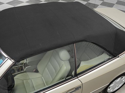 Used 1995 Mercedes-Benz E 320 Convertible image 37