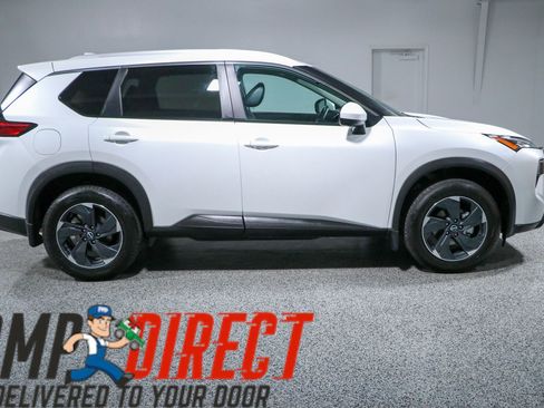 Used 2024 Nissan Rogue SV w/ SV Premium Package FWD image 6