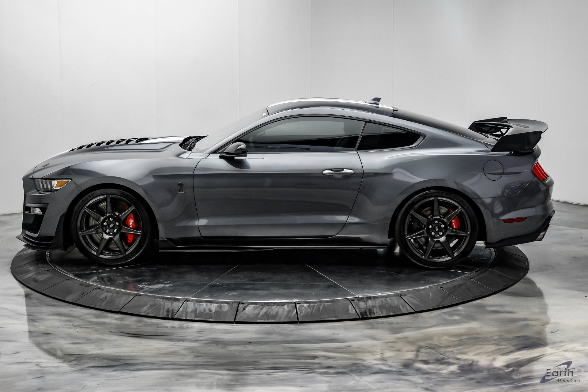 Used 2021 Ford Mustang Shelby GT500 w/ Carbon Fiber Track Pack RWD image 9