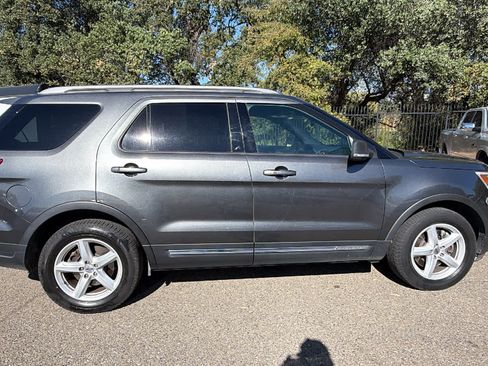 Used 2019 Ford Explorer XLT w/ Equipment Group 202A FWD image 4