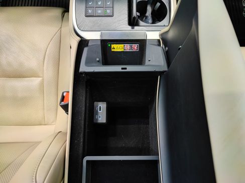 Used 2024 Lexus LS 500 RWD image 34