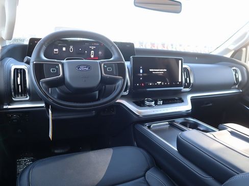 New 2025 Ford Expedition Platinum w/ Driver's Package image 2