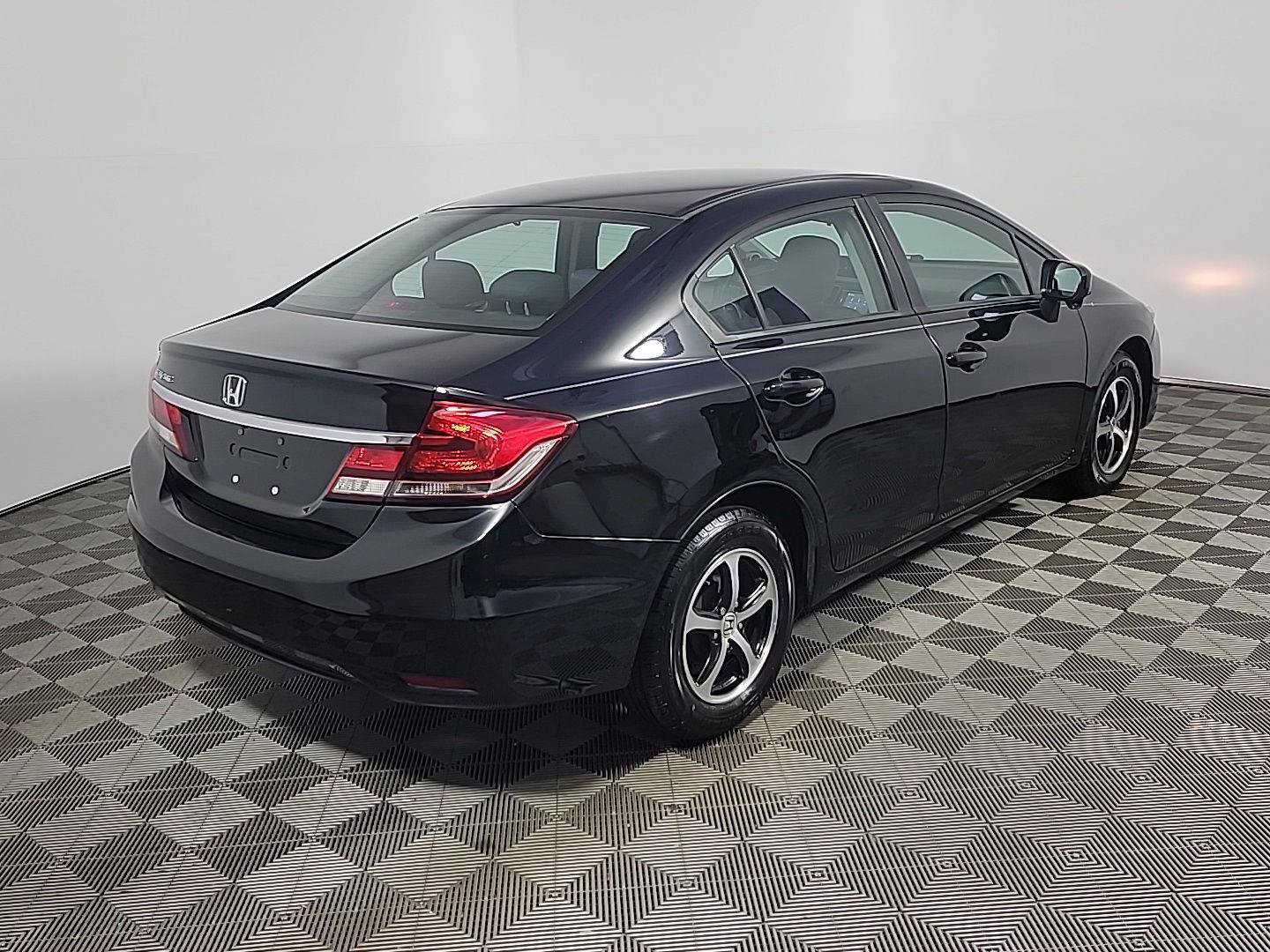 Used 2015 Honda Civic SE image 4