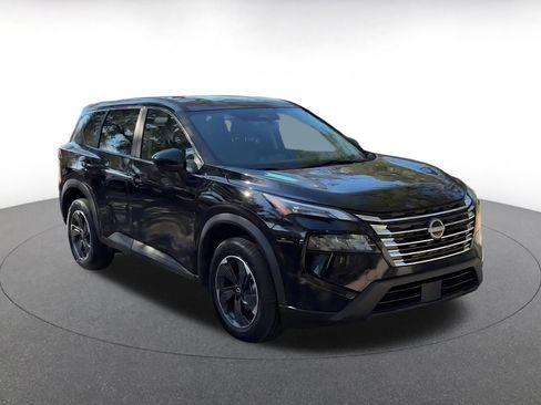 Used 2025 Nissan Rogue SV image 3