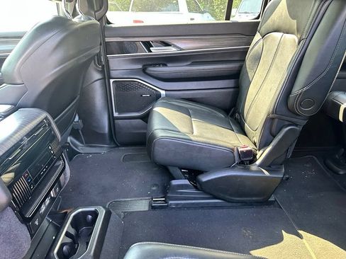 Used 2024 Jeep Wagoneer Series II AWD/4WD image 47