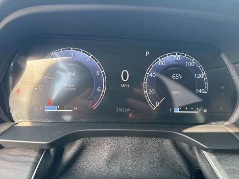 Used 2023 Jeep Grand Cherokee Limited w/ Black Appearance Package image 24