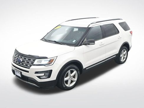 Used 2017 Ford Explorer XLT w/ Equipment Group 202A image 23