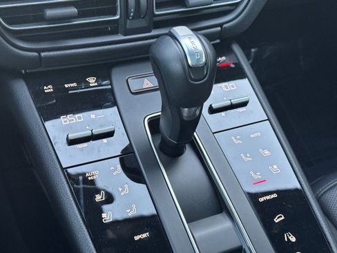 Used 2025 Porsche Macan image 22