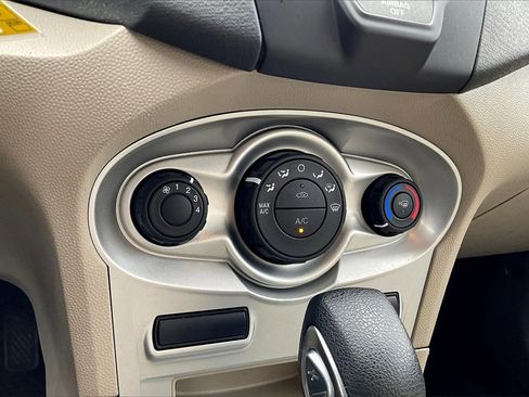 Used 2017 Ford Fiesta SE image 30