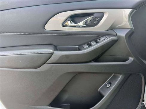 Used 2024 Chevrolet Traverse LT image 17