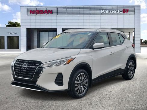 Certified 2023 Nissan Kicks SV image 3