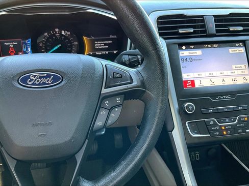 Used 2019 Ford Fusion SE image 24