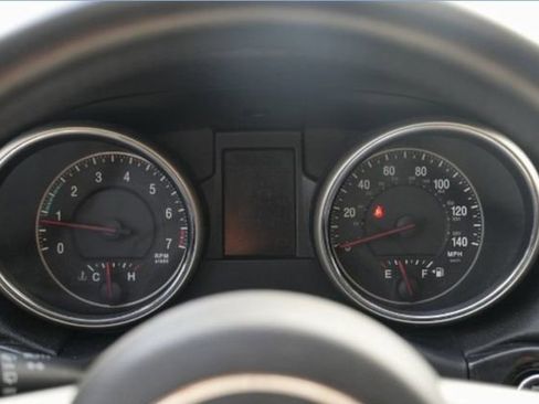 Used 2011 Jeep Grand Cherokee Laredo image 42