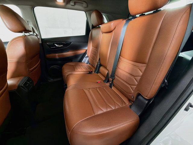 Certified 2019 Nissan Rogue SL w/ Premium Package AWD/4WD image 32