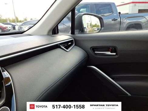 Used 2025 Toyota Corolla Cross XLE AWD/4WD image 24