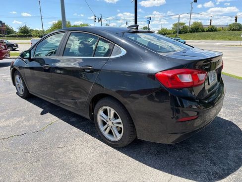 Used 2017 Chevrolet Cruze LT FWD image 4
