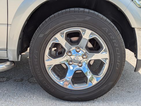 Used 2018 RAM 1500 Laramie w/ Convenience Group AWD/4WD image 11