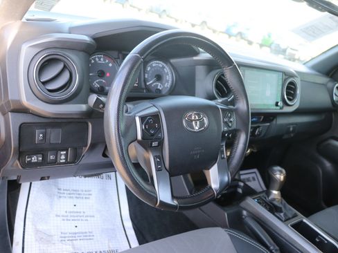 Used 2022 Toyota Tacoma TRD Off-Road image 14