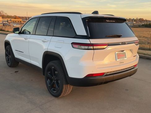 New 2025 Jeep Grand Cherokee Limited w/ Black Appearance Package RWD image 7