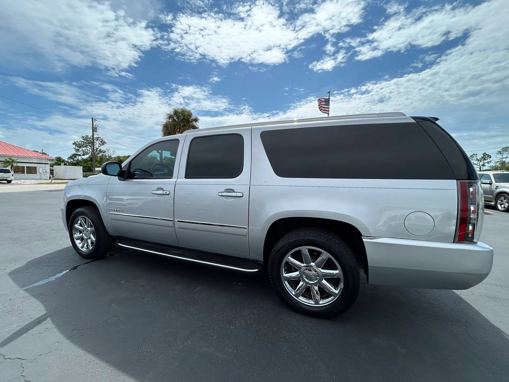 Used 2012 GMC Yukon XL Denali RWD image 14