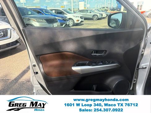 Used 2018 Nissan Kicks SR FWD image 9