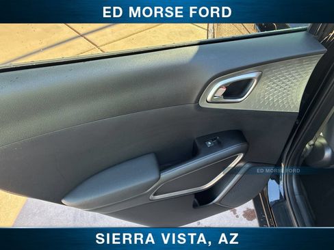 Used 2025 Kia Soul LX FWD image 15